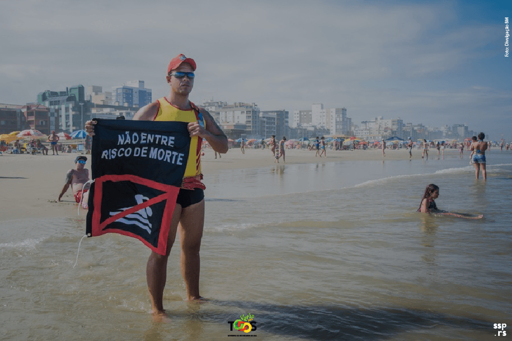 Download Cores da bandeira na praia For Free